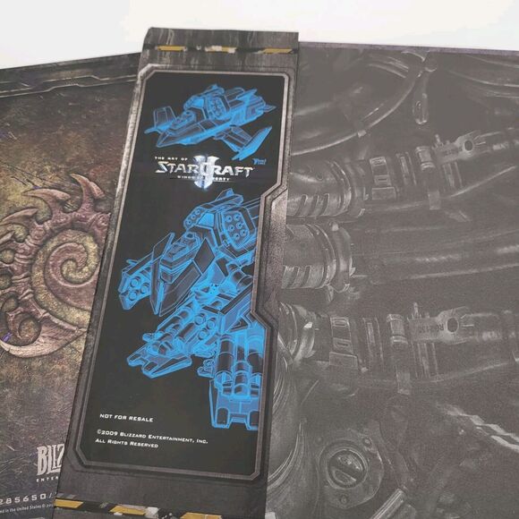 The Art of Starcraft Wings Of Liberty and Heart Of The Swarm - Picture 3 of 13